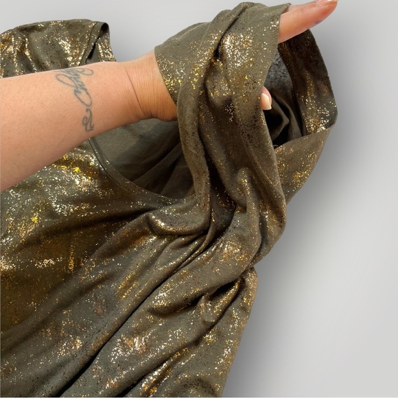 Jennifer Lopez Green Shimmery Top - Picture 12 of 13